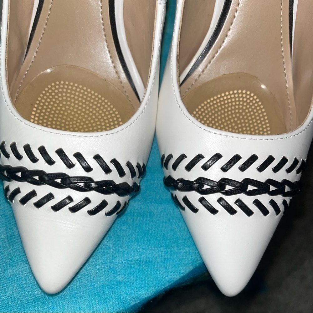 White House Black Market Olivia Whipstitch heel pumps sz 6m